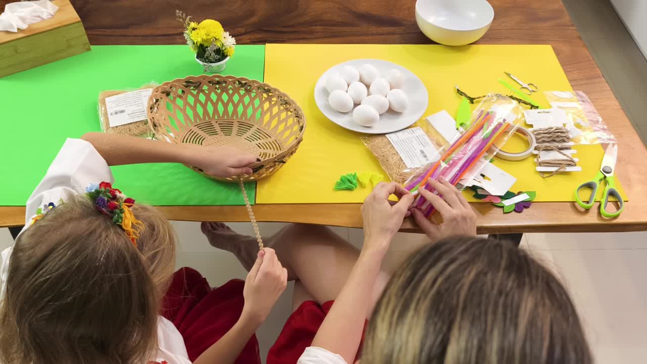 proyecto de artesanía de pascua de madre e hija