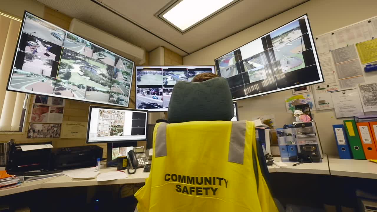 mesa de monitoreo de cámaras de seguridad seguridad de la comunidad