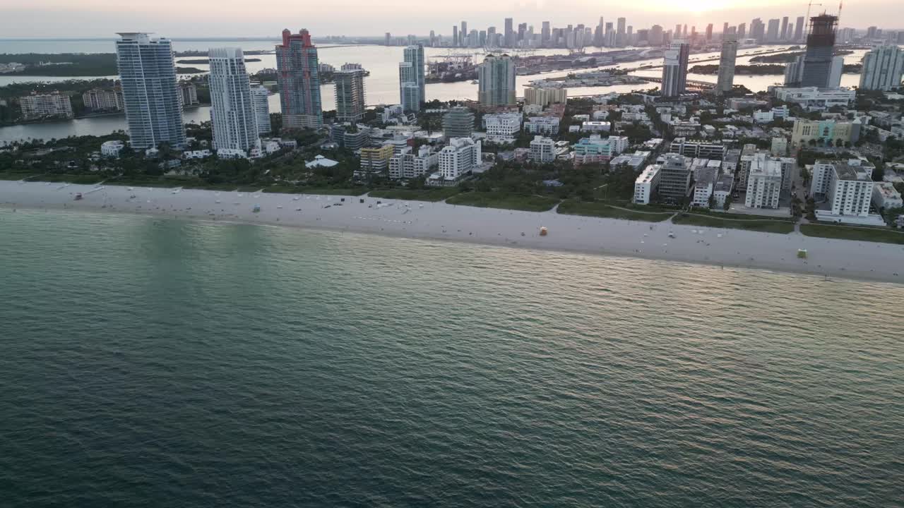 vista aérea de la playa sur de miami durante la puesta de sol