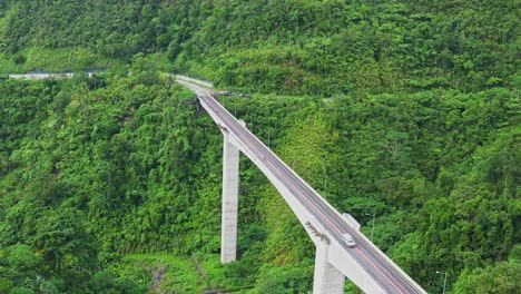 Puente-Agas-Agas,-El-Puente-Más-Alto-En-El-Sur-De-Leyte,-Filipinas---Toma-Aérea-De-Drones