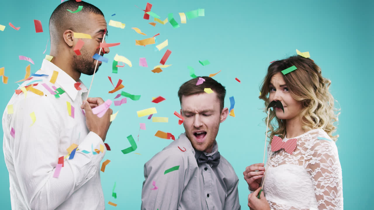 느린 동작으로 춤을 추는 괴짜 파티 사진 부스