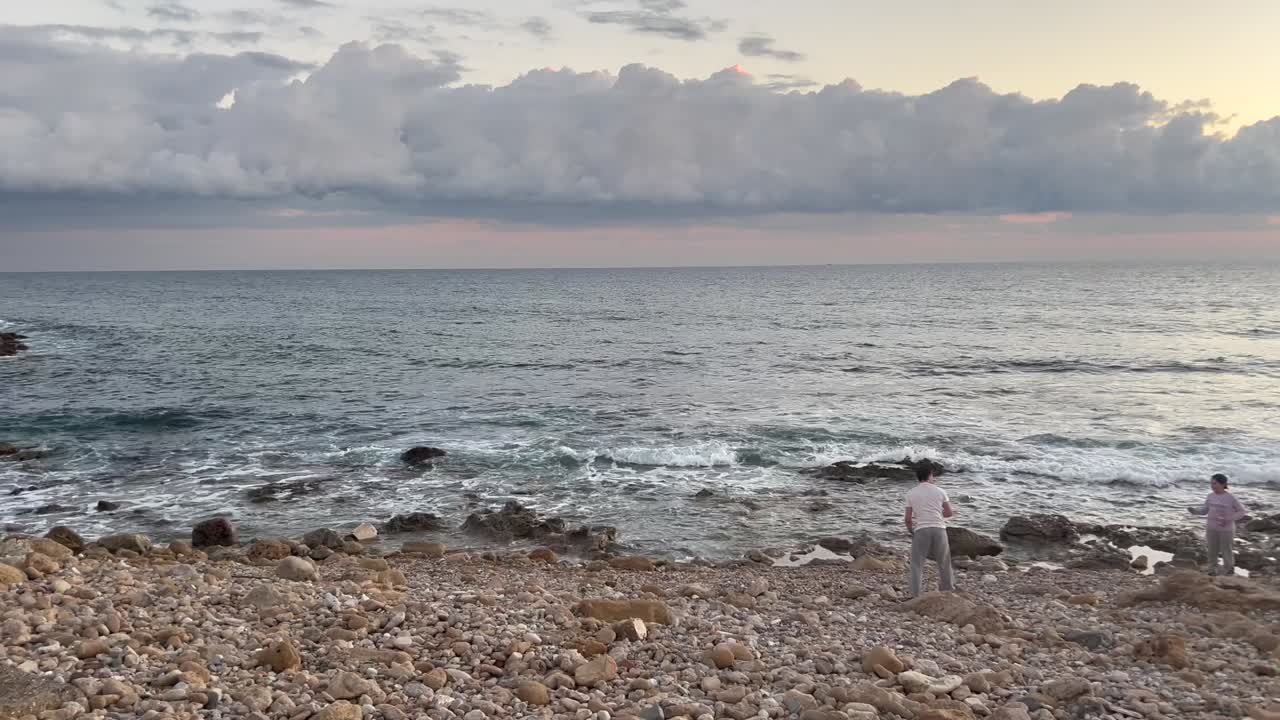 키프로스 파포스 에 있는 바가 를 바라보는 오래된 성