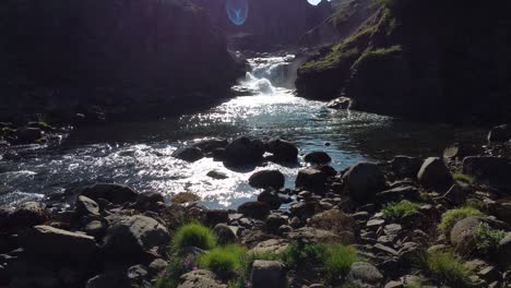 Shallow-bubbling-mountain-river-with-cascaded-waterfalls-on-sunny-day