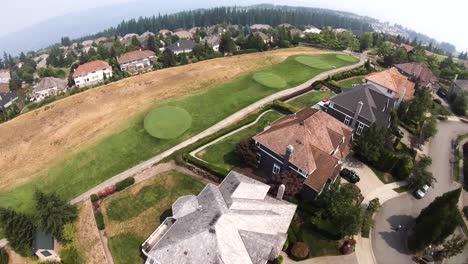 vuelo de drones, vista de grandes casas en el estado de washington, estados unidos