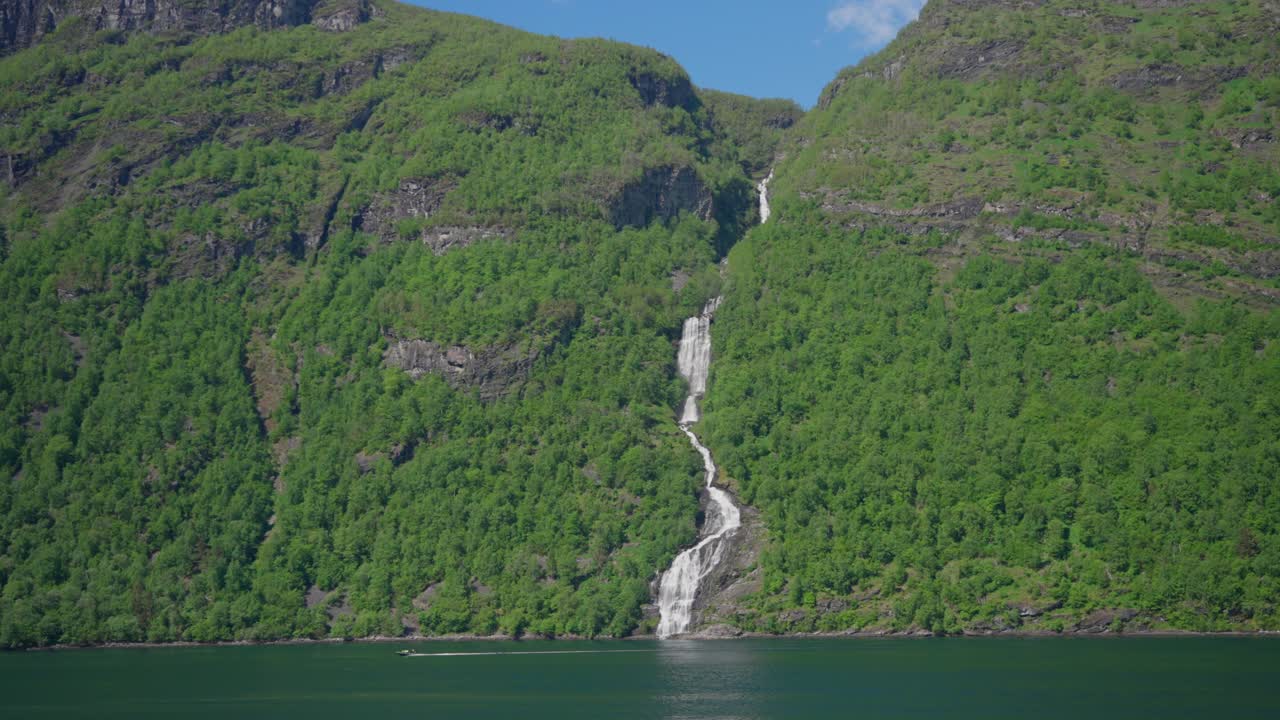 The Seven Sisters is one of the most famous and picturesque waterfalls in Norway, located along the UNESCO World Heritage-listed Geirangerfjord.