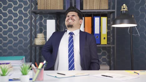 el hombre con hernia de disco sufre, hombre de negocios.