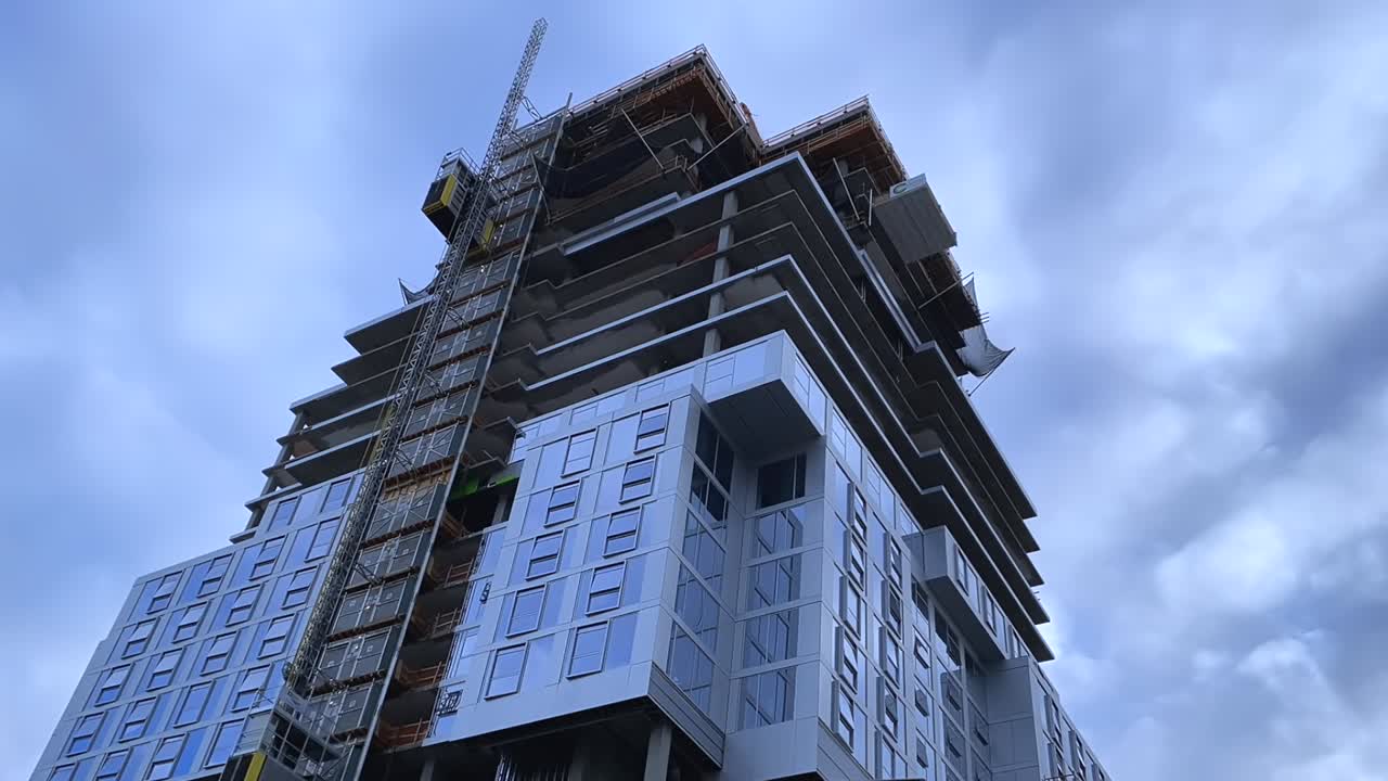 도시 지역, 산업 현장에 건설중인 도시 타워 블록