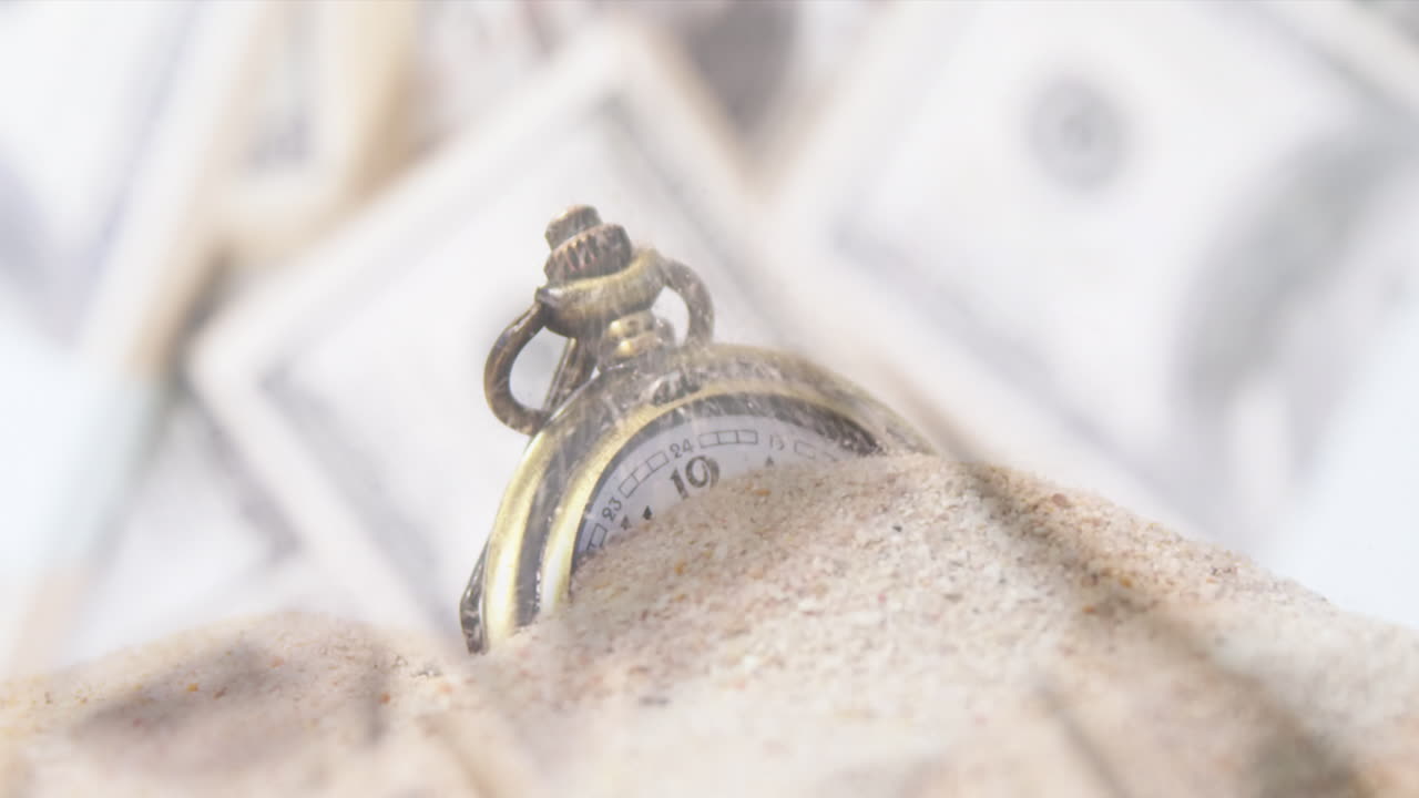 Animation of timer over banknotes