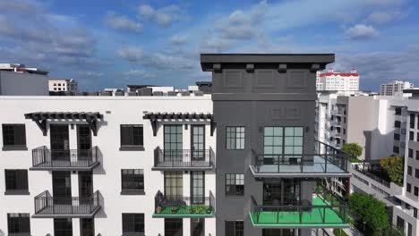 Luxuriöses-Wohnapartment-Mit-Balkon-In-Der-Innenstadt-Von-West-Palm-Beach,-USA