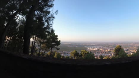 Castillo-De-Jaen,-Spanien-Jaens-Burg-Fliegende-Und-Bodenaufnahmen-Von-Dieser-Mittelalterlichen-Burg-Am-Nachmittag-Im-Sommer,-Es-Zeigt-Auch-Die-Stadt-Jaen,-Die-Mit-Einer-Drohne-Und-Einer-Action-kamera-Mit-4k-24fps-Unter-Verwendung-Von-Nd-filtern-Aufgenommen-Wurde-45