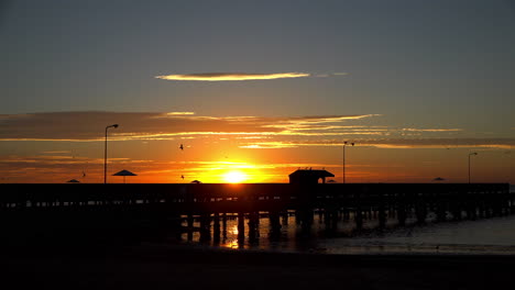 Puesta-De-Sol-Sobre-Lapso-De-Tiempo-De-Playa