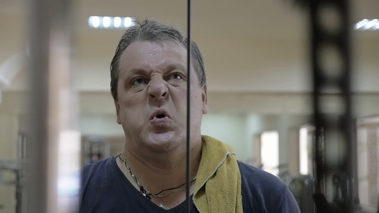 그는 지쳤지만 끝냈습니다.