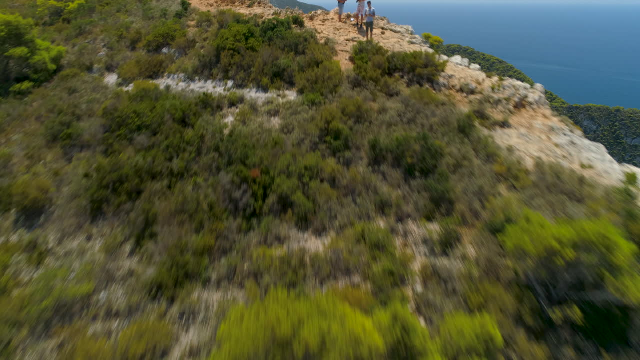 toma aérea de drones de la famosa bahía de naufragios en zakynthos, grecia, 4k uhd