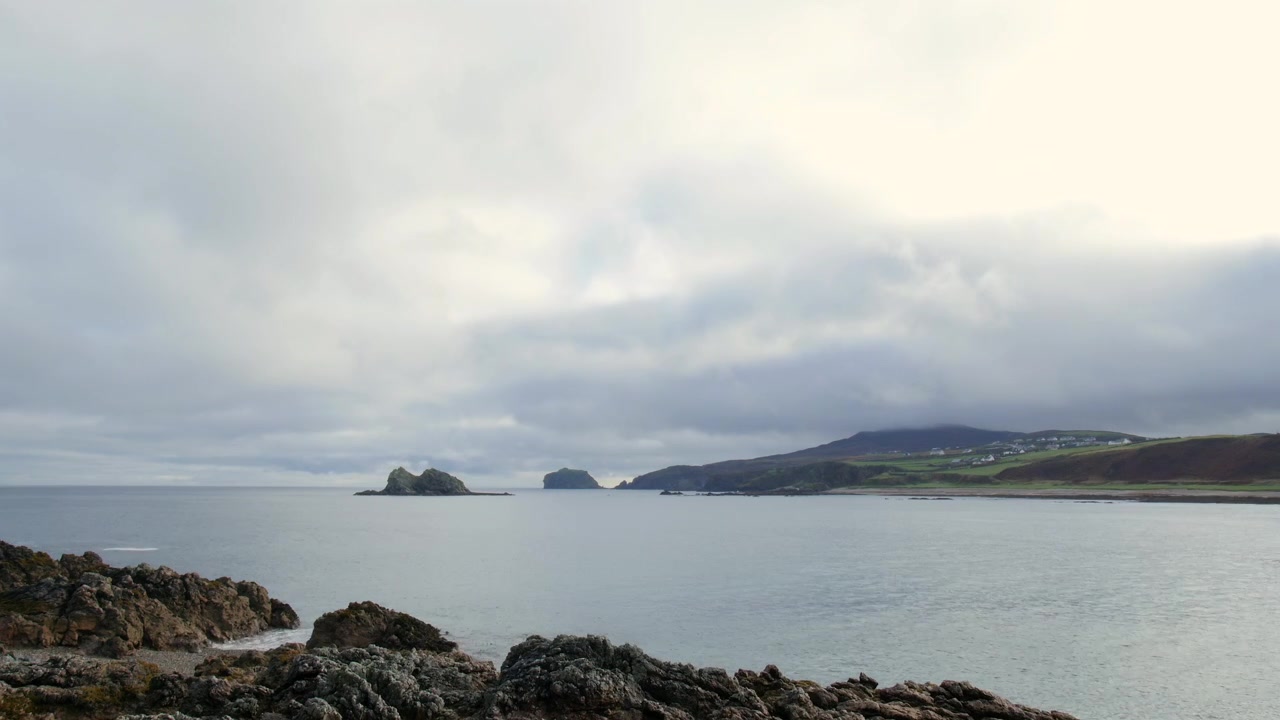 Timelapse grandangolare della baia di Slievebane nel punto più settentrionale dell'Irlanda