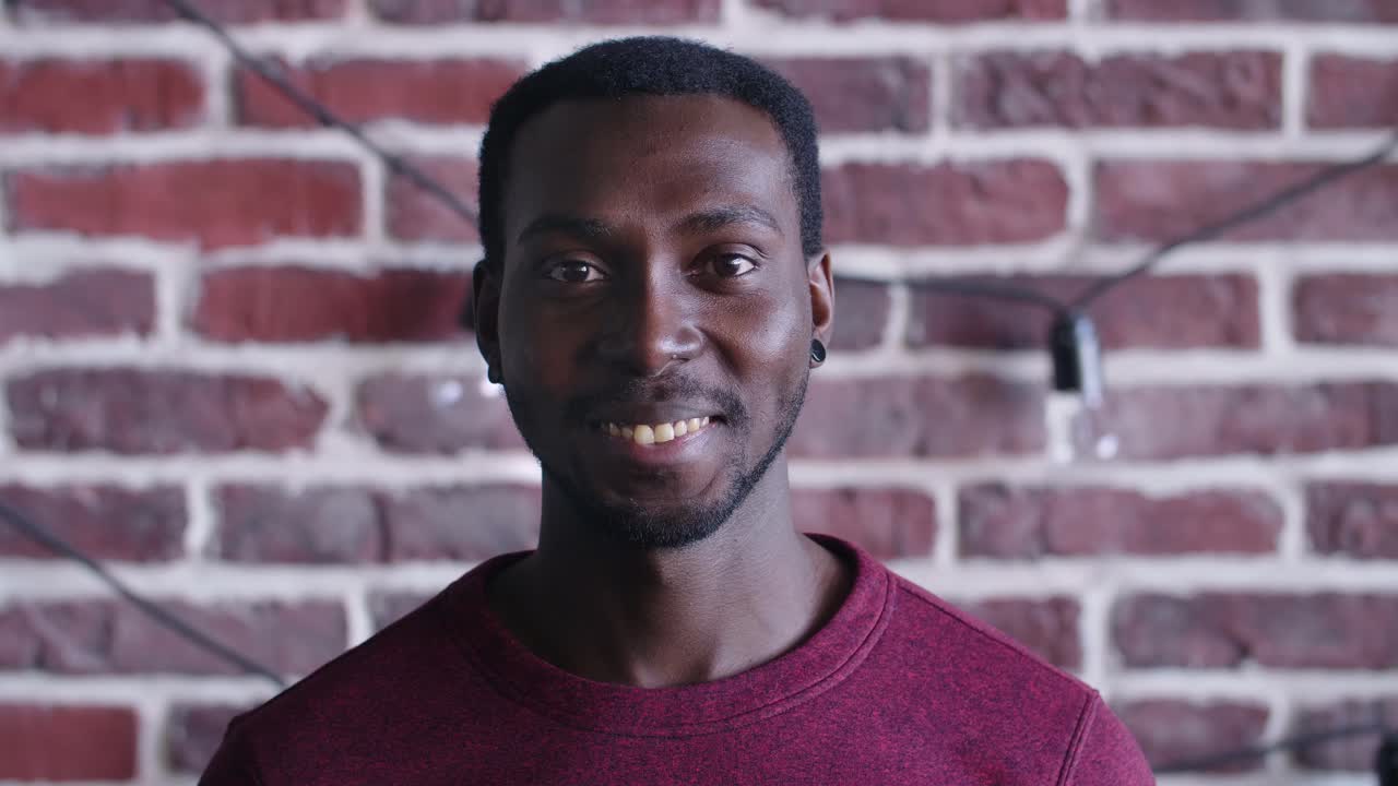 Retrato de un hombre sonriente