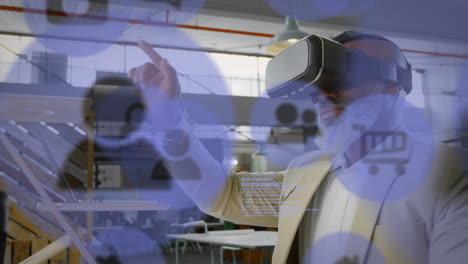 animación del icono del perfil y códigos de programación sobre el hombre afroamericano mayor usando auriculares vr