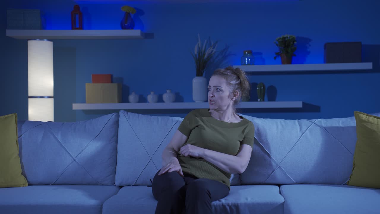 mujer con alucinaciones.