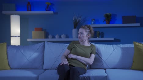 mujer con alucinaciones.