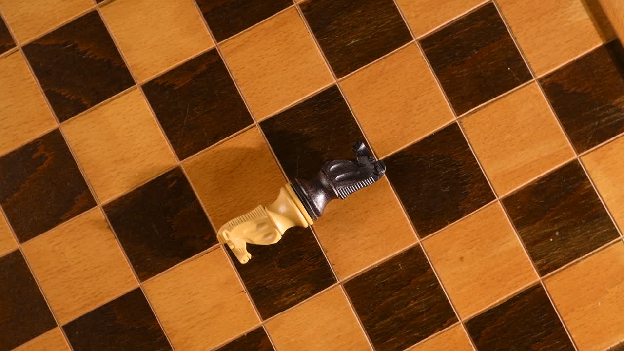 Cavaleiros lutando em guerra equilibrada, ambos perdendo