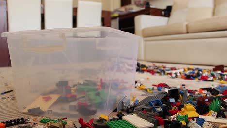 Bunte-Lego-Box-Aus-Plastikziegeln