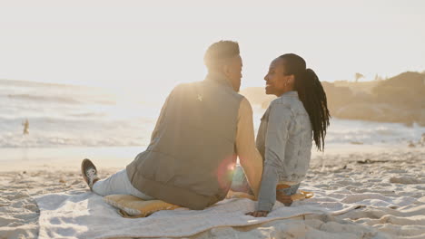 sonrisa, amor y risa con una pareja negra