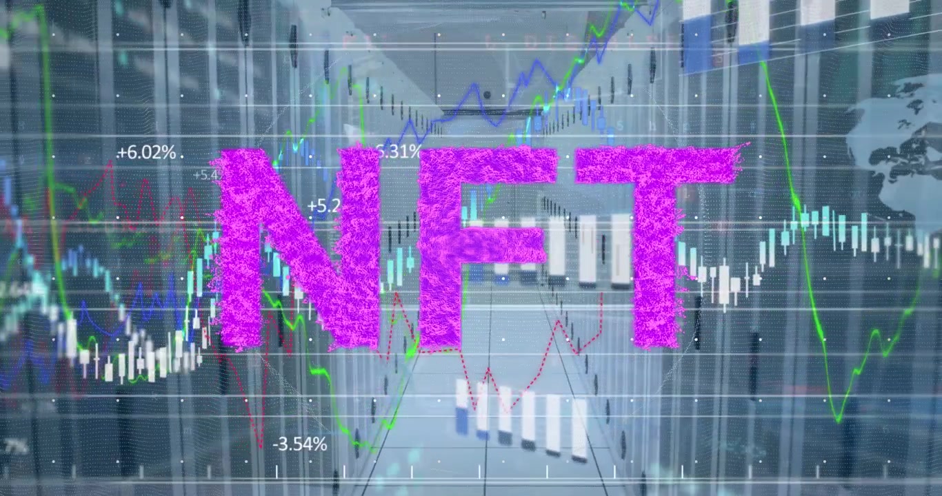 Animazione del testo NFT, elaborazione di dati finanziari su uno sfondo di server.