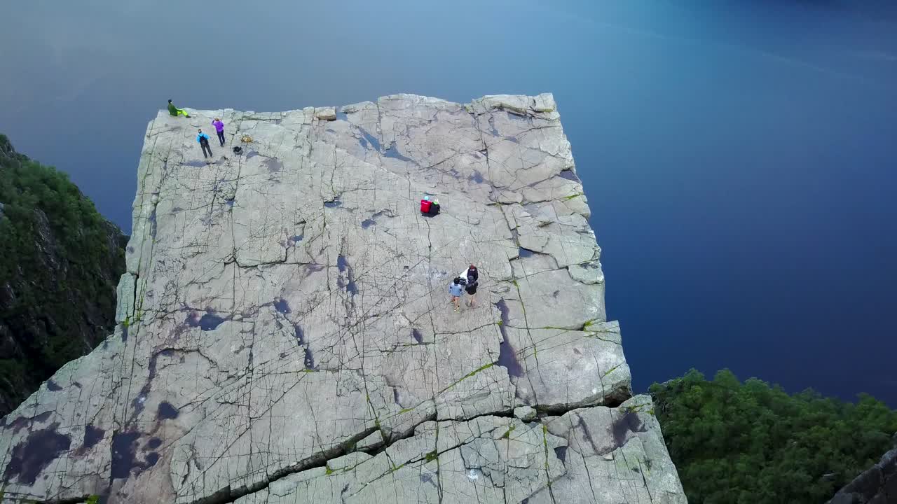 preikestolen en noruega tiro aéreo drone 10.mp4