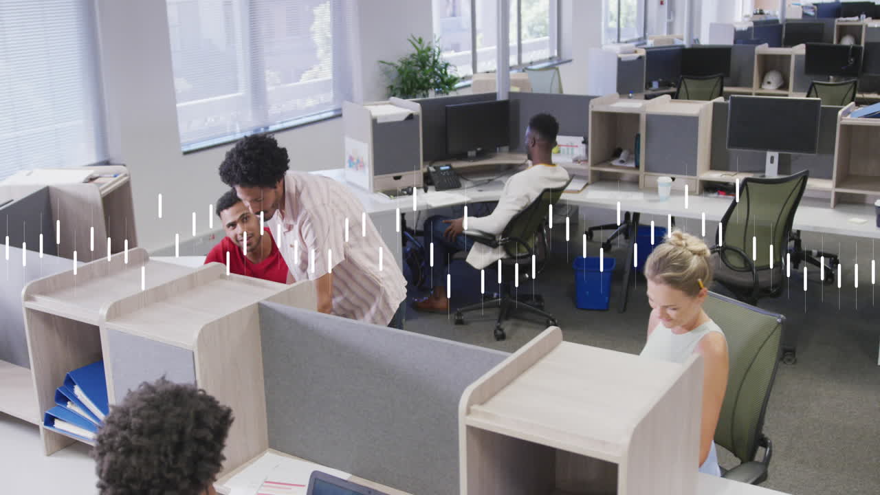 사무실의 책상에서 토론하는 다양한 동료들에 대한 그래프를 형성하는 선의 애니메이션