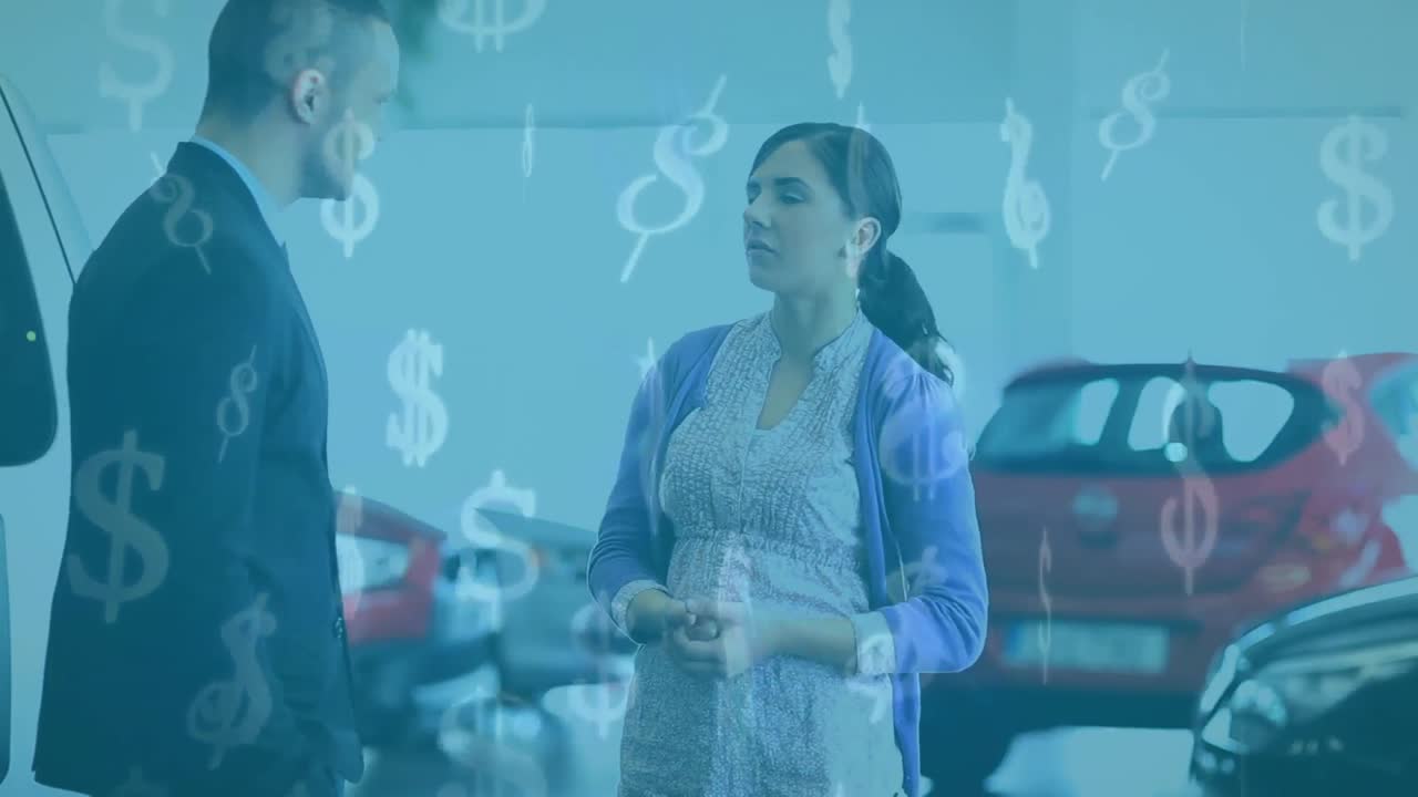 animación de signos de dólares estadounidenses flotando sobre un vendedor de automóviles hablando con una mujer caucásica embarazada