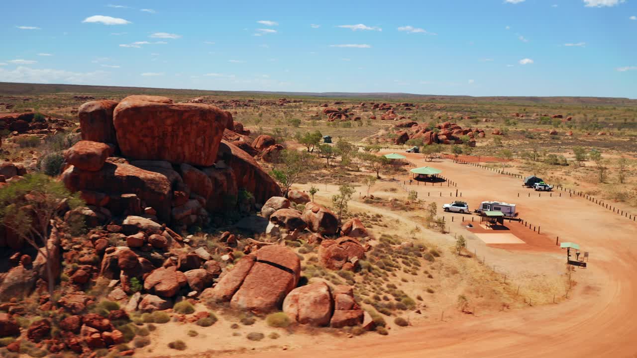 grandes rocas graníticas en la reserva de conservación de devils marbles en el territorio del norte de australia