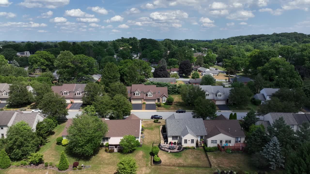 Tree-lined suburban neighborhood with neatly arranged houses in Pennsylvania