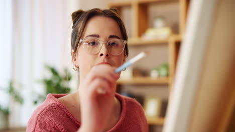 woman painting a picture