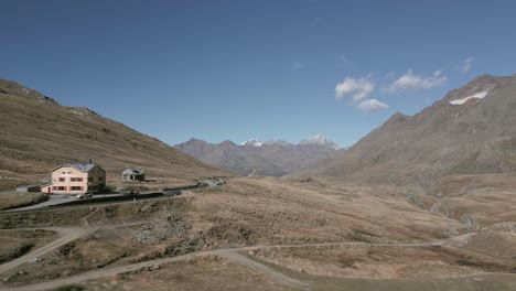 imágenes de drones sobre dolomitas en italia-3