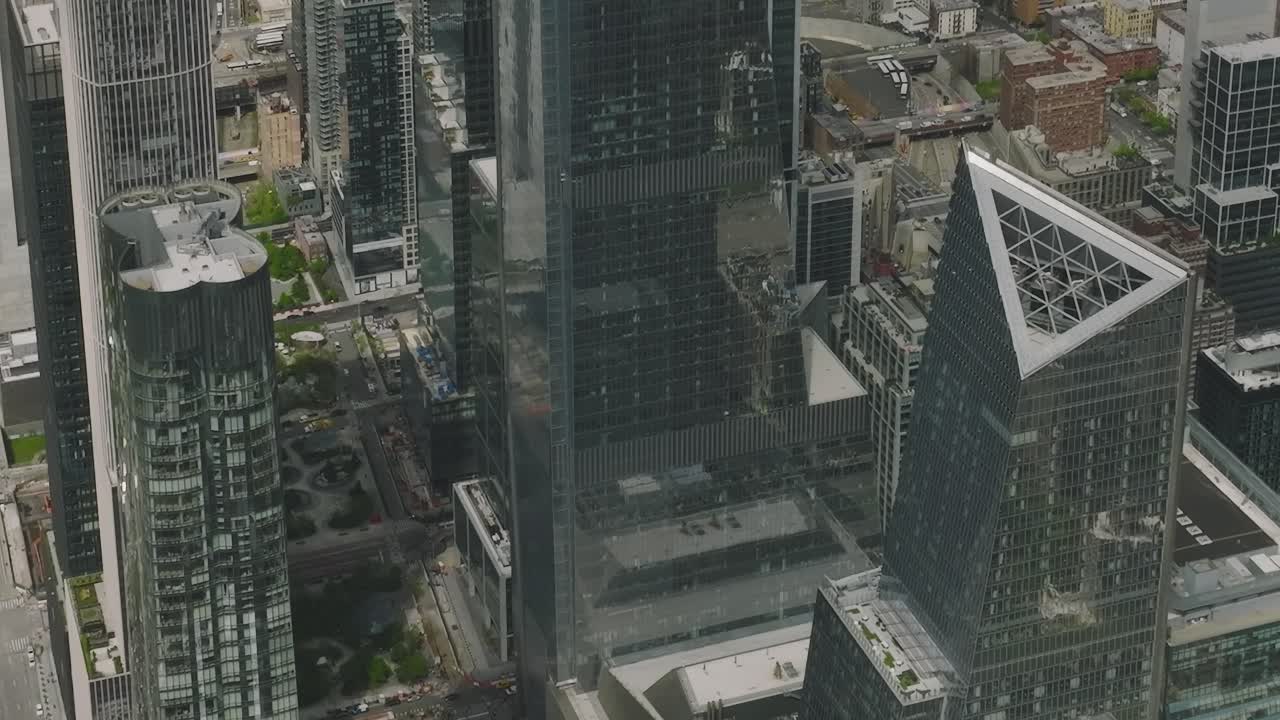 Visão aérea de arranha-céus de uma cidade moderna