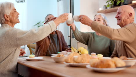 Teeparty,-Toast-Und-Feier-Mit-Alten-Leuten