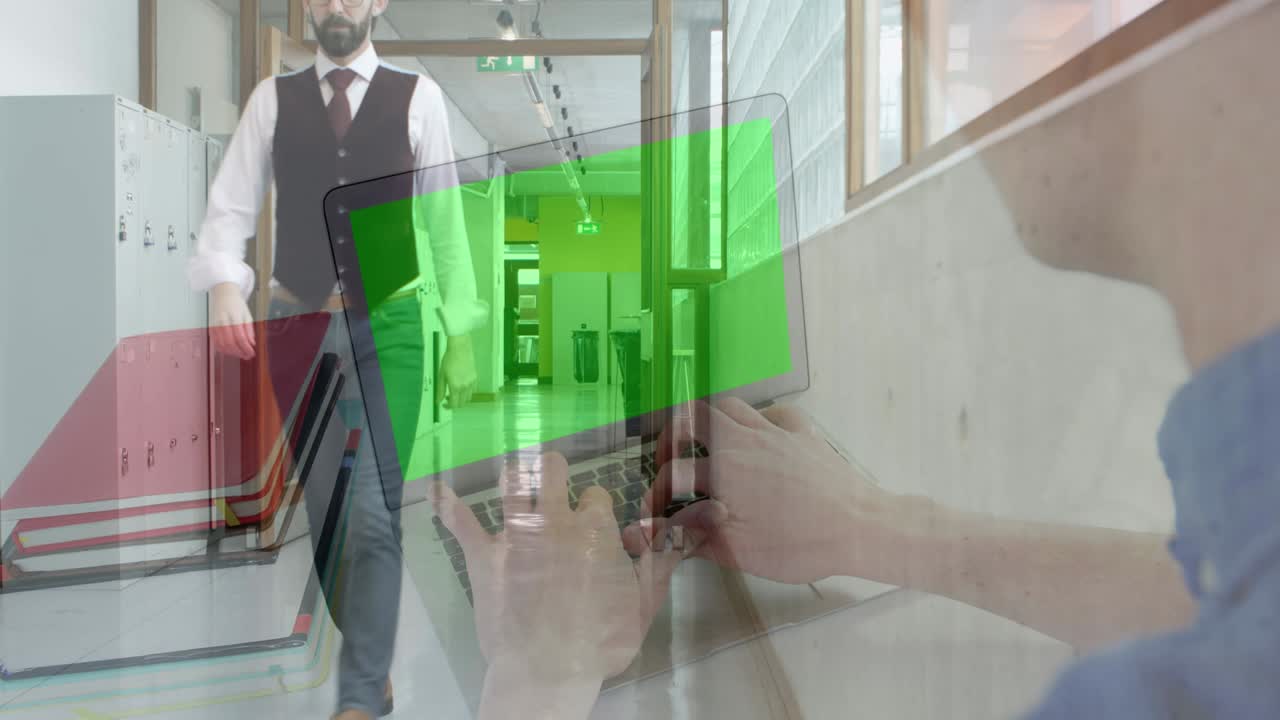 animación de un hombre de negocios usando una computadora portátil con pantalla verde sobre un hombre de negocios caminando en el corredor de la oficina