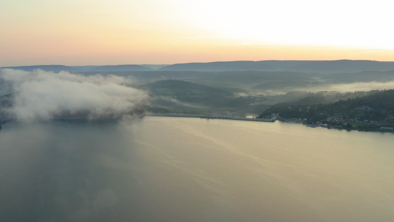 bieszczady, 폴란드에서 일몰에 솔리나 호수