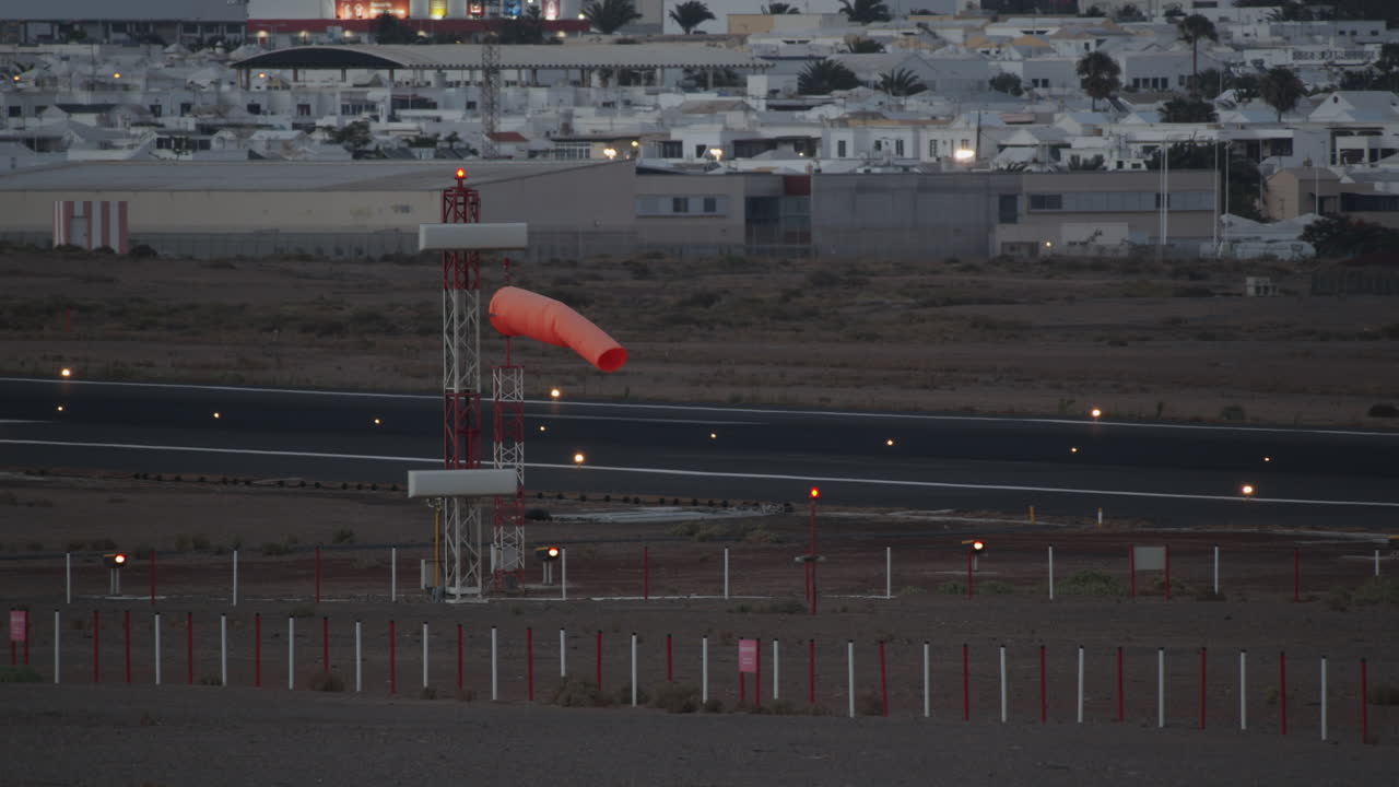 공항에서 오렌지색 풍차