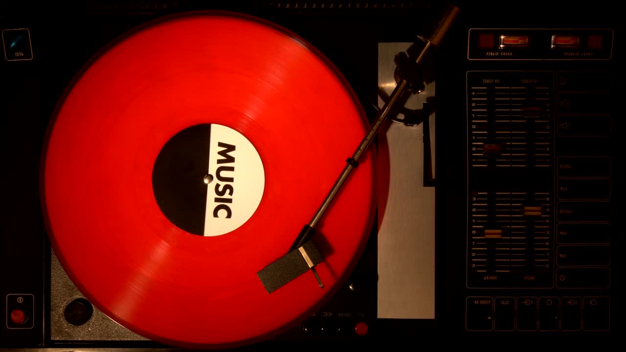 턴테이블에 비닐 레코드  뷰 클로즈업 4k