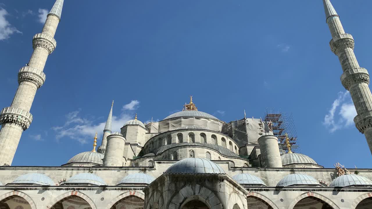 imágenes del lapso de tiempo de la mezquita histórica llamada "sultanahmet" (mezquita azul) en estambul.