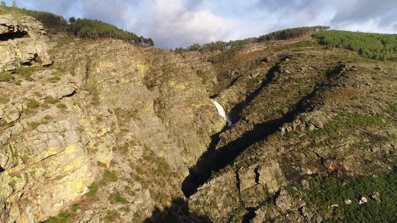 카스카타 데 피스가스 두 에르멜로 - 아름다운 폭포