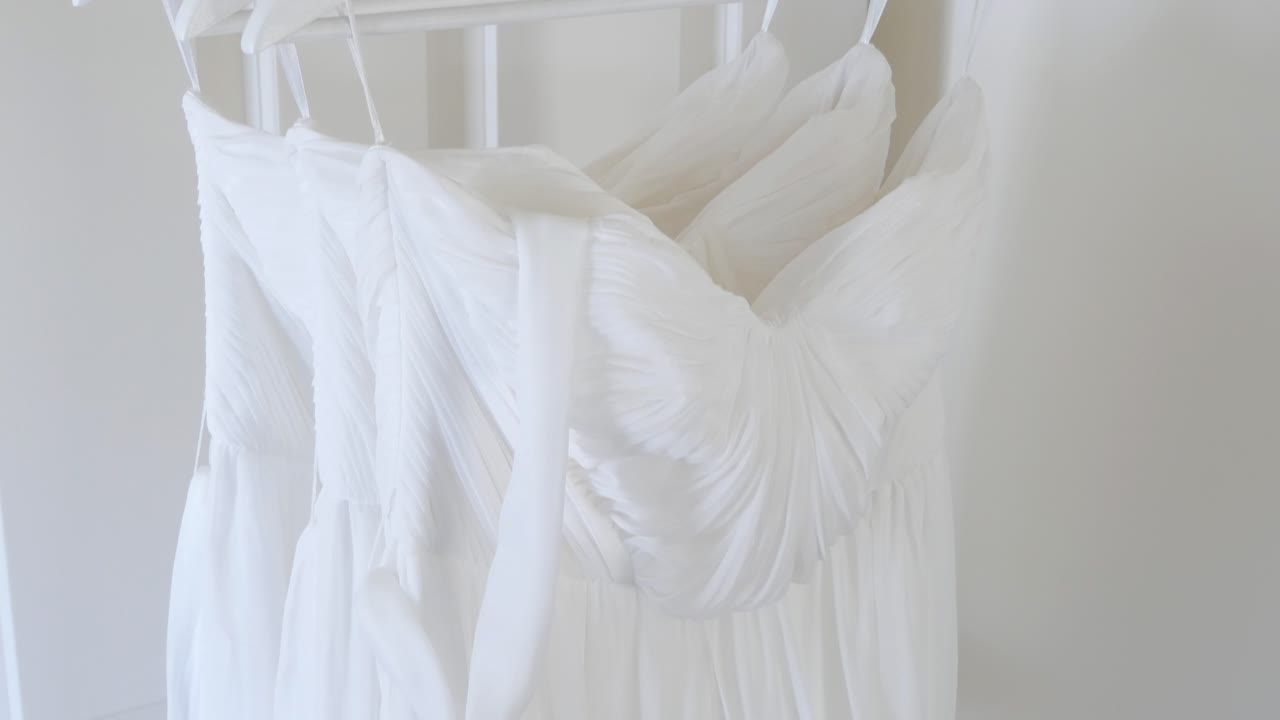 신부의 와이드 샷 - 들러리 웨딩 드레스