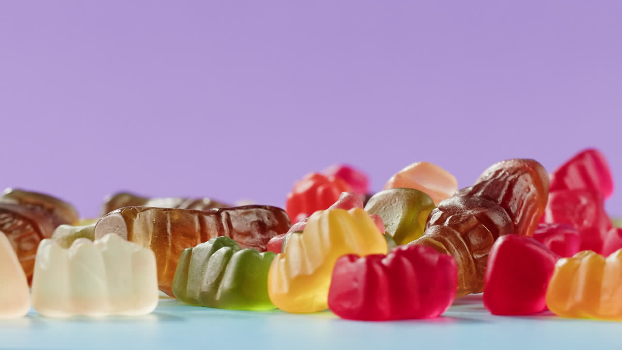 caramelos de goma de colores variados