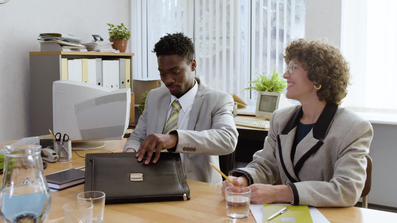 la oficina de la época.