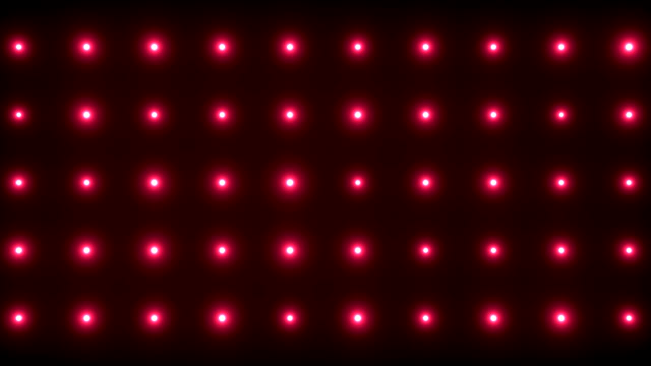 los reflectores brillantes se encienden y se apagan