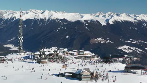 이탈리아 남티롤에 있는 크론플라츠 산 (kronplatz) 의 공중 사진.