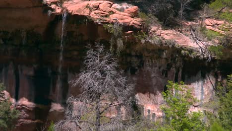 Stream-Waterfall-Flowing-On-Zion-National-Park-Sandstone-Formation