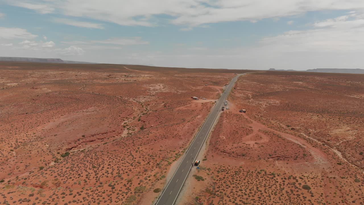 vista lejana del valle del monumento desde el famoso punto de forrest gump en sombrero mexicano, utah