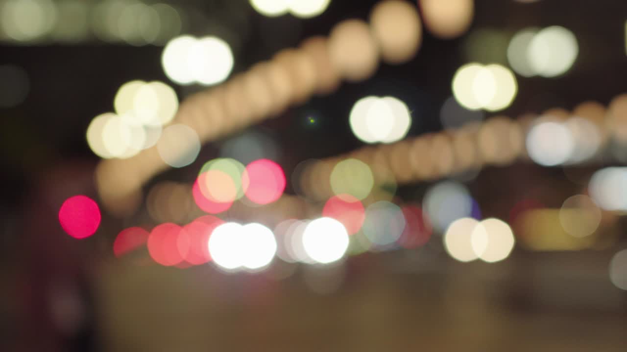 puntos de luz fluidos en la calle, fondo abstracto