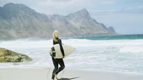 los surfistas alimentan sus almas con agua salada.